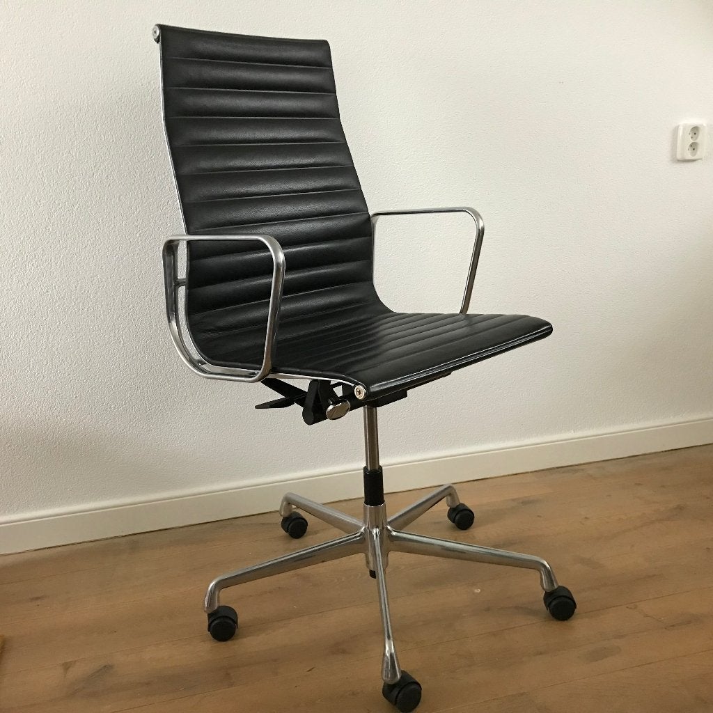 3 Vitra Eames Aluminium stoel EA 119 gepolijst zwart leer, Ophalen, Gebruikt, Zwart, Nvt
