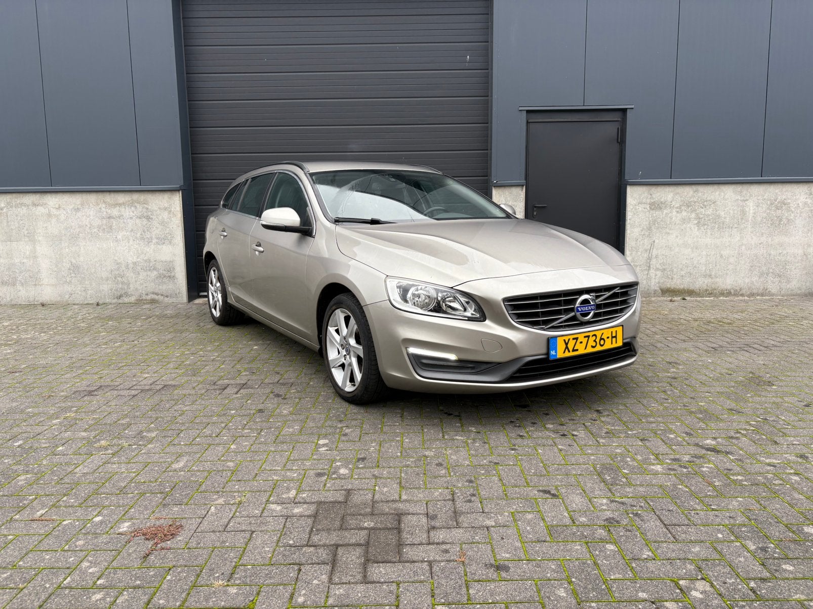 Volvo V60 D2 115pk Start/stop 2014 Grijs, Voorwielaandrijving, 4 cilinders, 1435 kg, Particulier