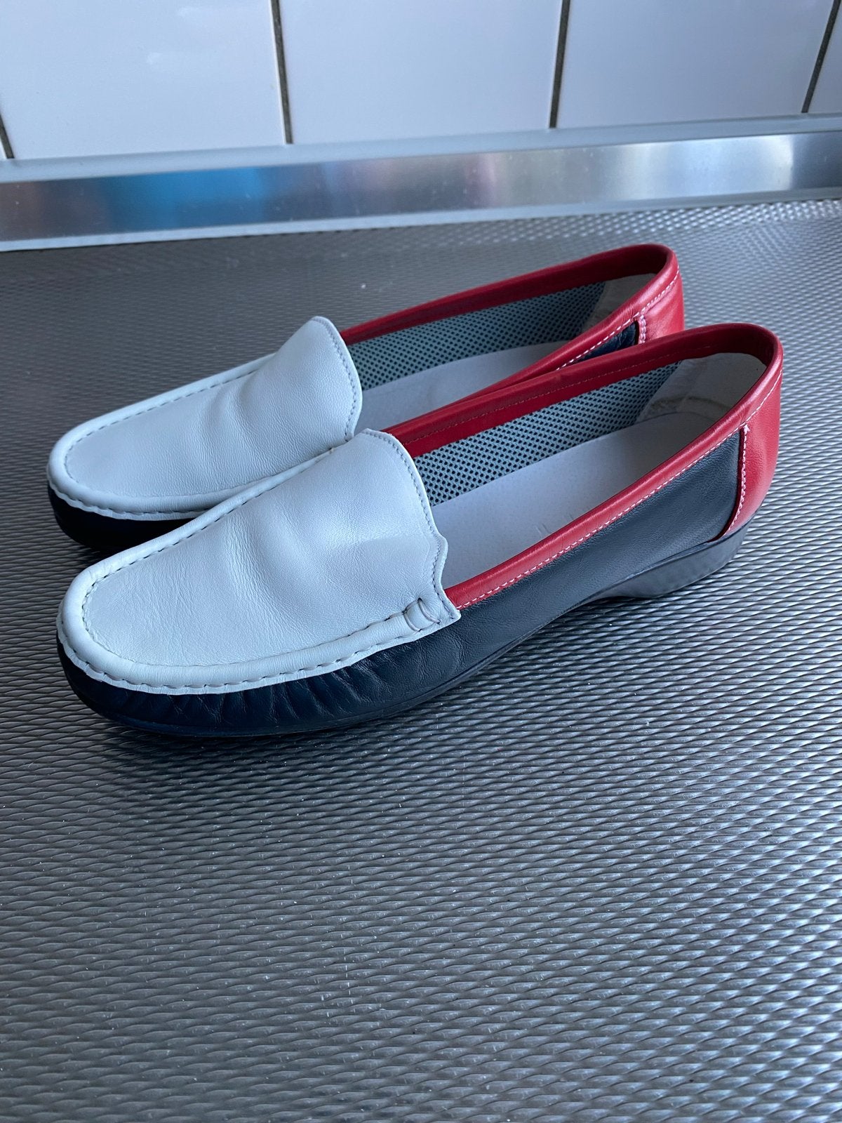 Trinity Instappers Maat 40 - Wit, Rood, Blauw, Ophalen of Verzenden, Zo goed als nieuw, Wit, Instappers