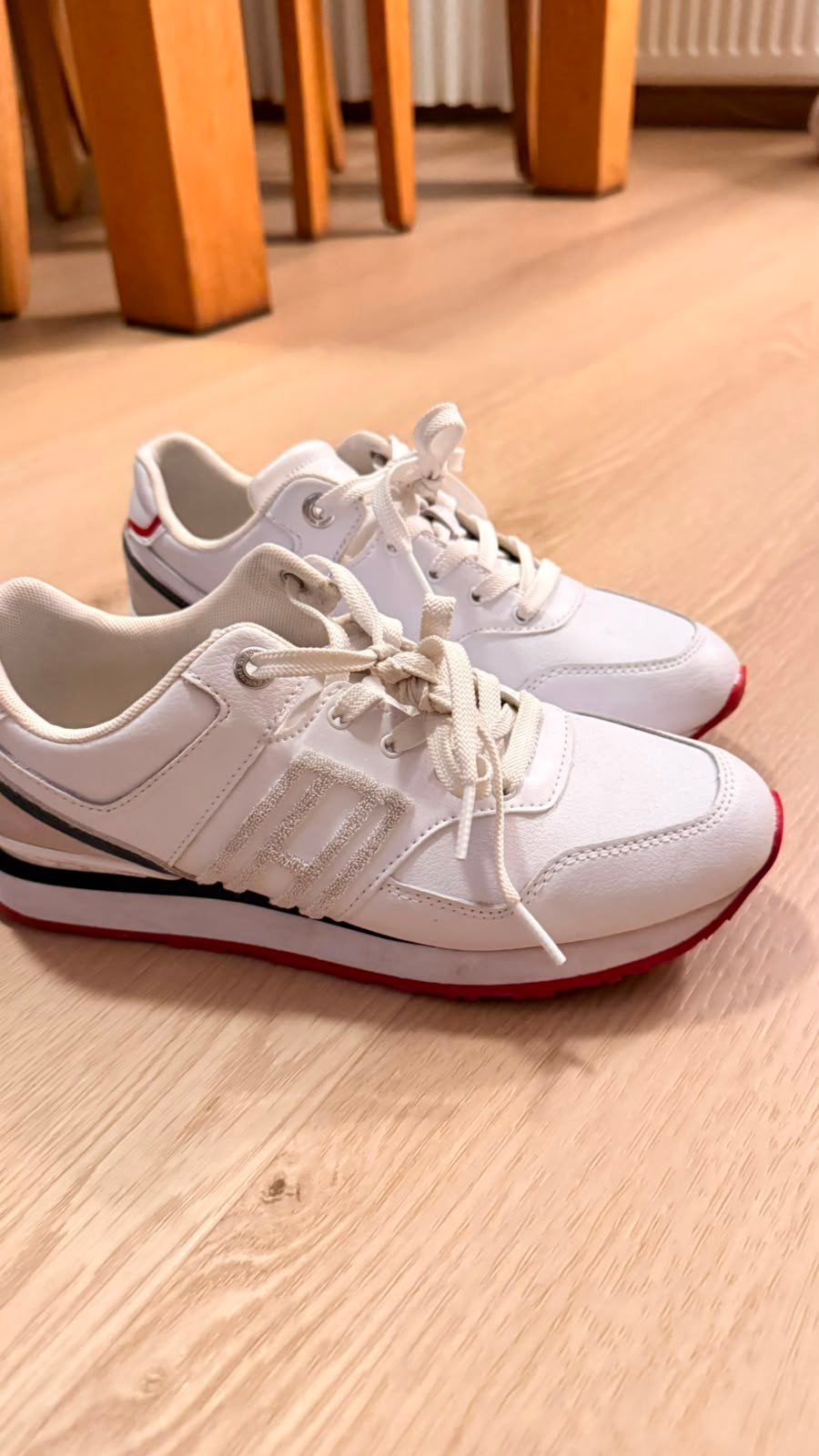 merk schoen, Ophalen, Zo goed als nieuw, Sneakers of Gympen