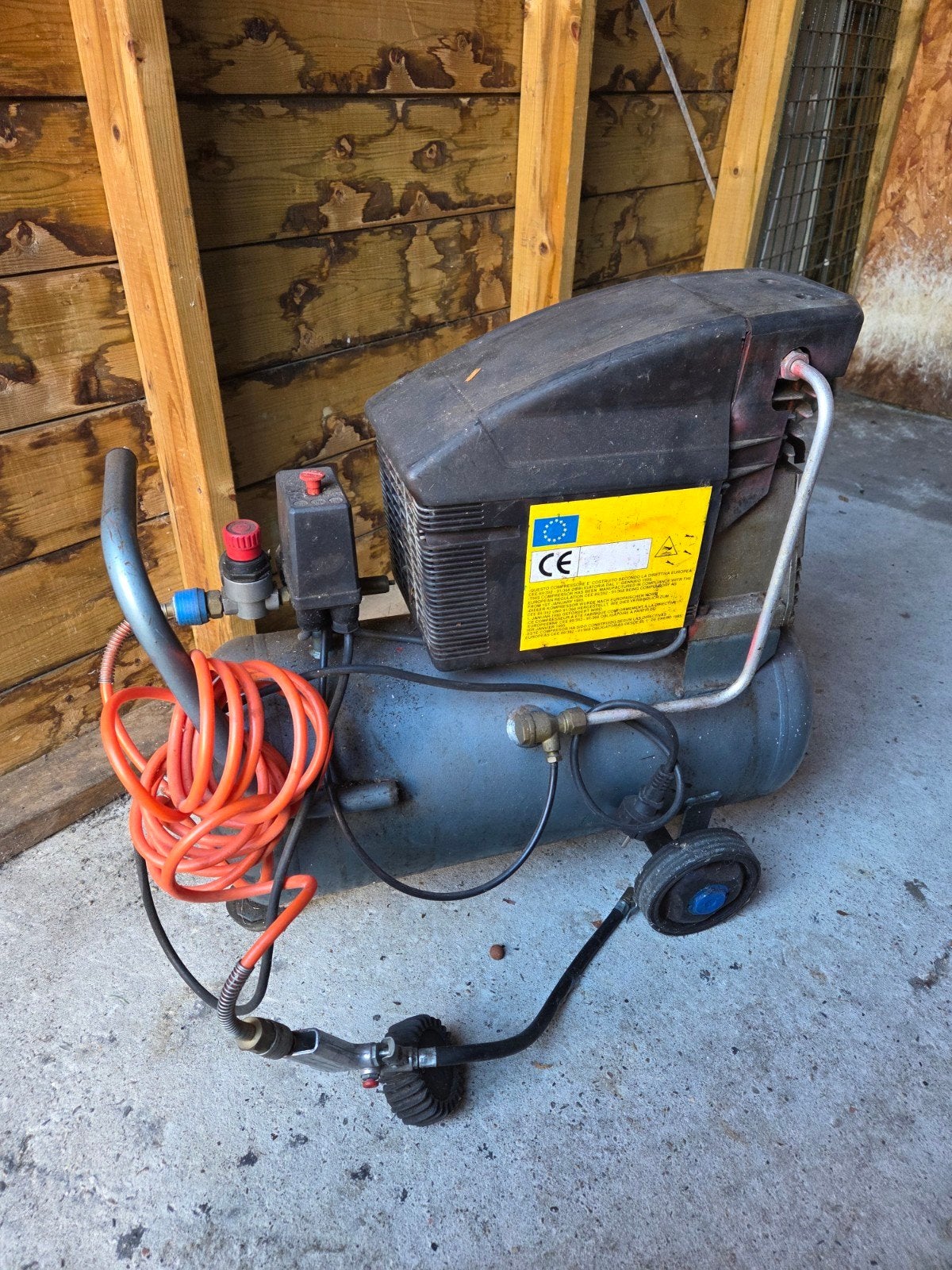 Gebruikte AirMaster 2500 Compressor - HP 1.5, Gebruikt, 6 tot 10 bar, Ophalen of Verzenden, 25 tot 100 liter