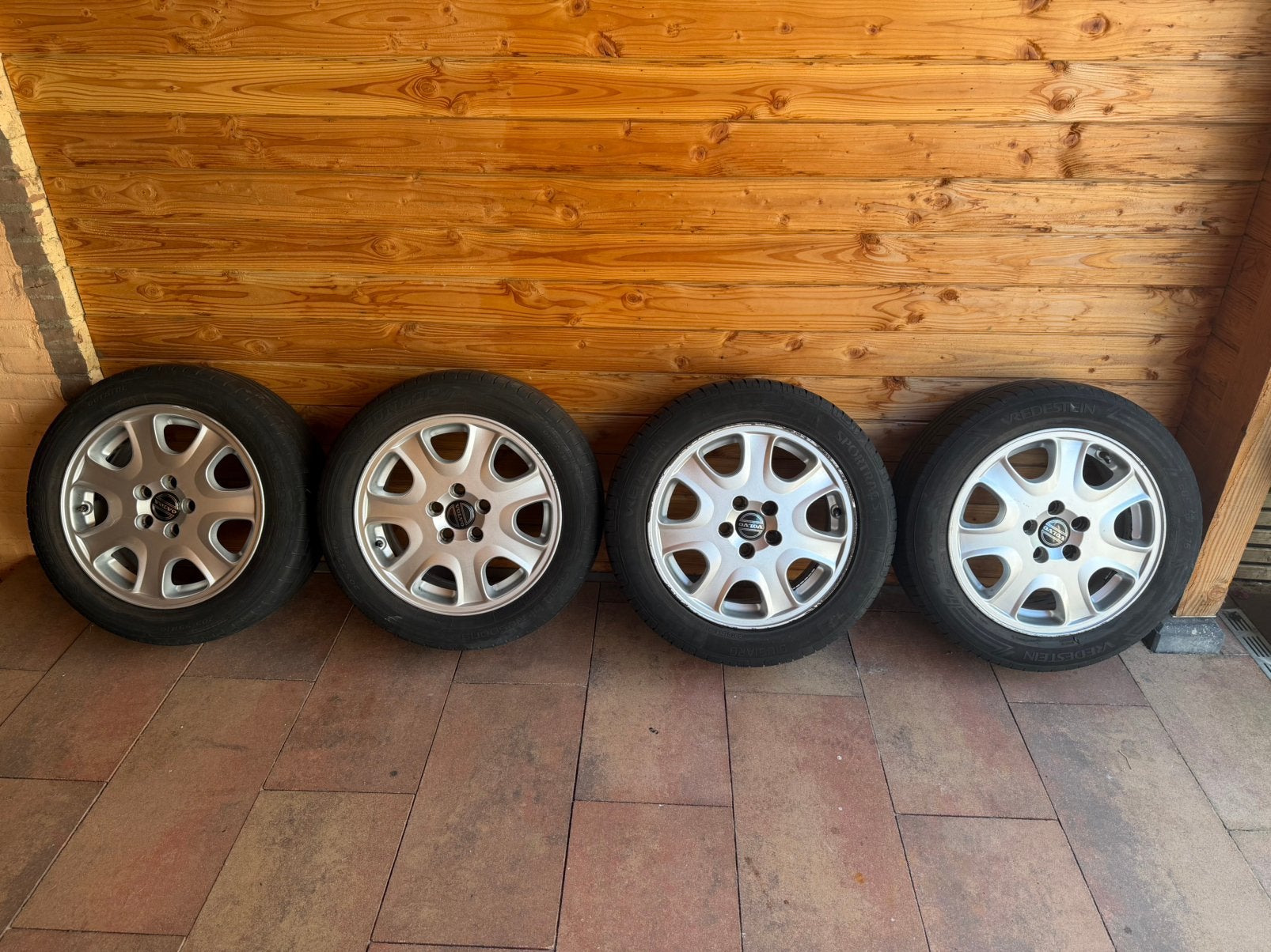 Volvo velgen met zomerbanden, Auto-onderdelen, Banden en Velgen, Ophalen, Gebruikt, 16 inch, Banden en Velgen
