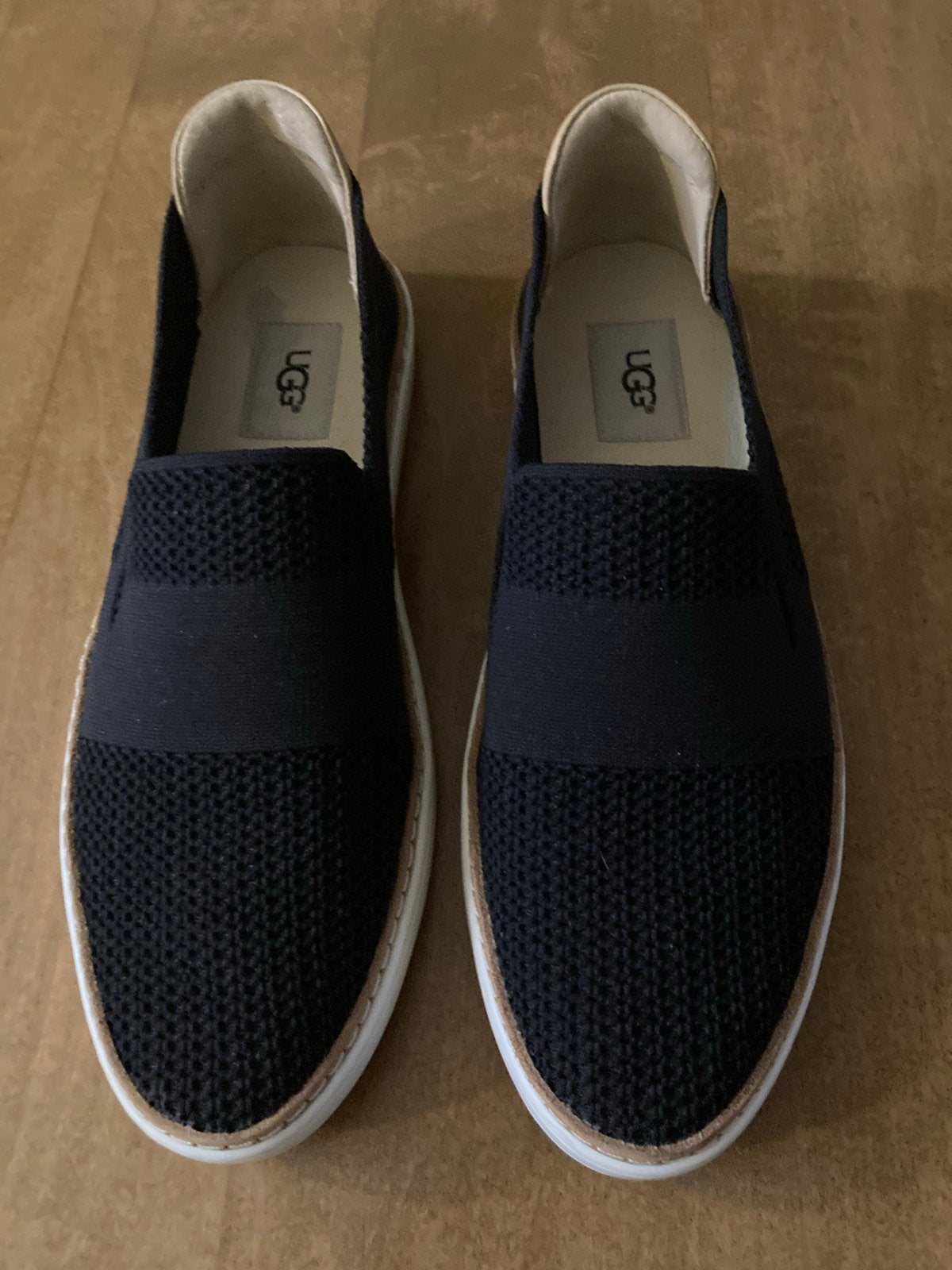 UGG Zwarte Instappers - Comfortabel en Stijlvol, Ophalen of Verzenden, Zo goed als nieuw, Instappers, Zwart