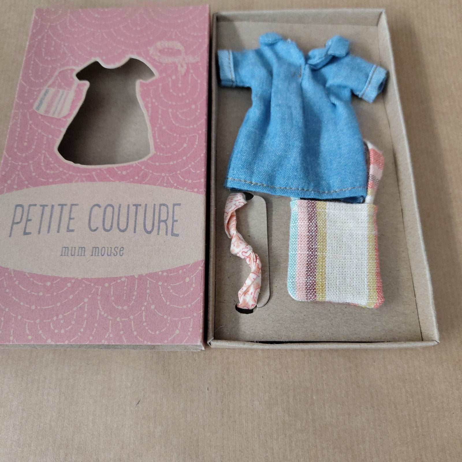 Nieuw Maileg kledingset voor Mama Muis: jurk, haarband, tas, Kinderen en Baby's, Speelgoed | Poppenhuizen, Ophalen of Verzenden