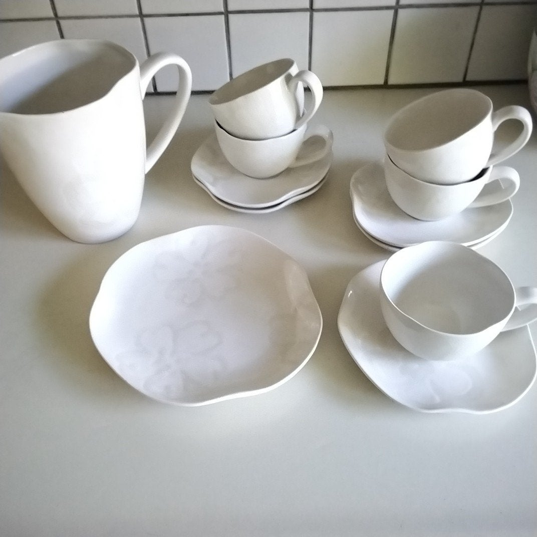Frans servies: Tous à Table met gecraqueleerde bloemen, Ophalen of Verzenden, Zo goed als nieuw, Aardewerk, Overige stijlen