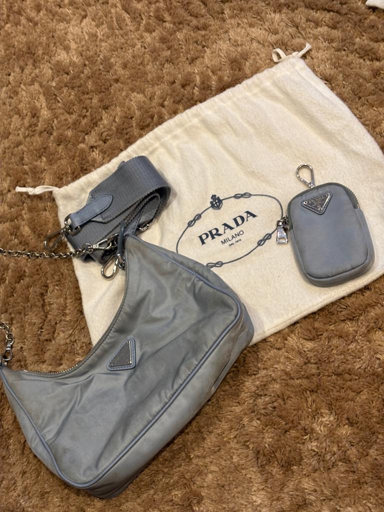 Prada Re-Edition 2005 Schoudertasje met Accessoires, Ophalen of Verzenden, Gebruikt, Blauw, Schoudertasje