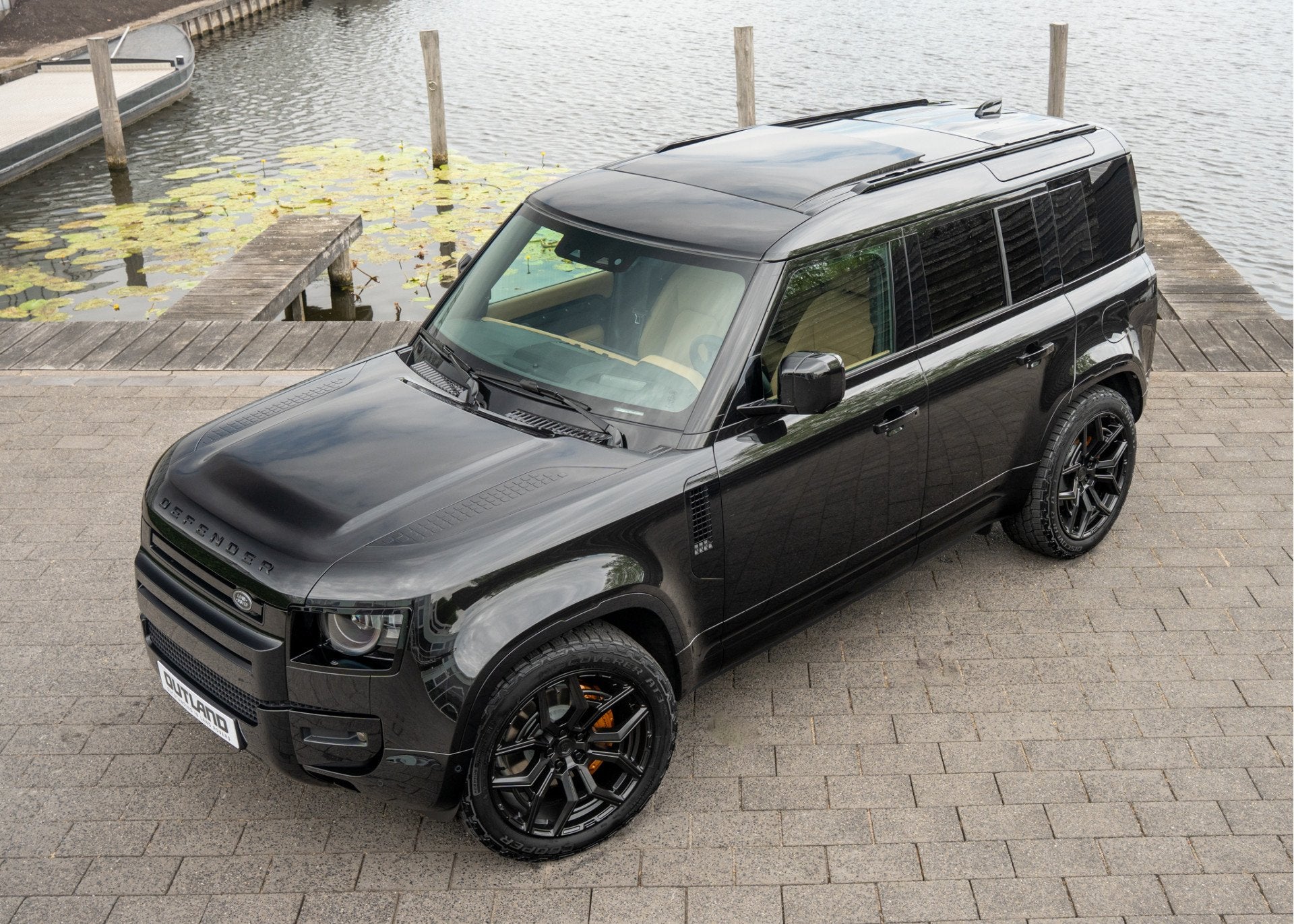 Land Rover Defender 110 P300e 110 X-Dynamic HSE | Full Optio, Auto's, Land Rover, Gebruikt, Beige, 4 cilinders, 3000 kg