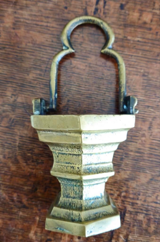 Antiek Bronzen wijwatervat, Antiek en Kunst, Antiek | Koper en Brons, Ophalen of Verzenden, Brons