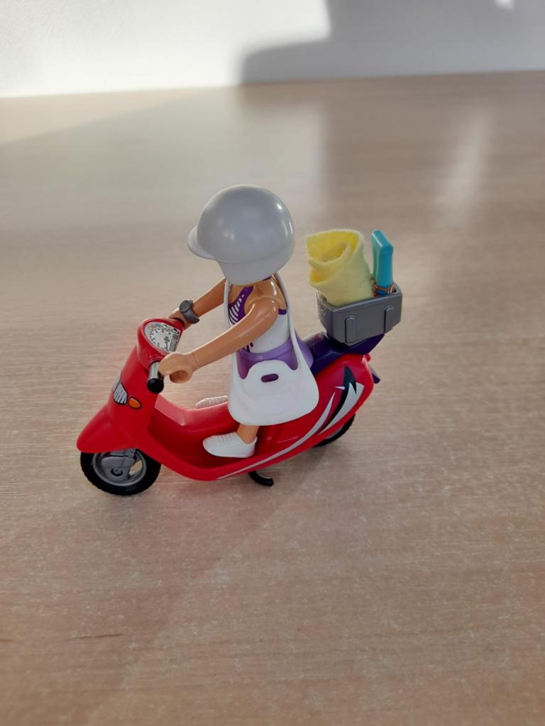 Playmobil 9084 zomers meisje met scooter complete set, Ophalen of Verzenden, Zo goed als nieuw