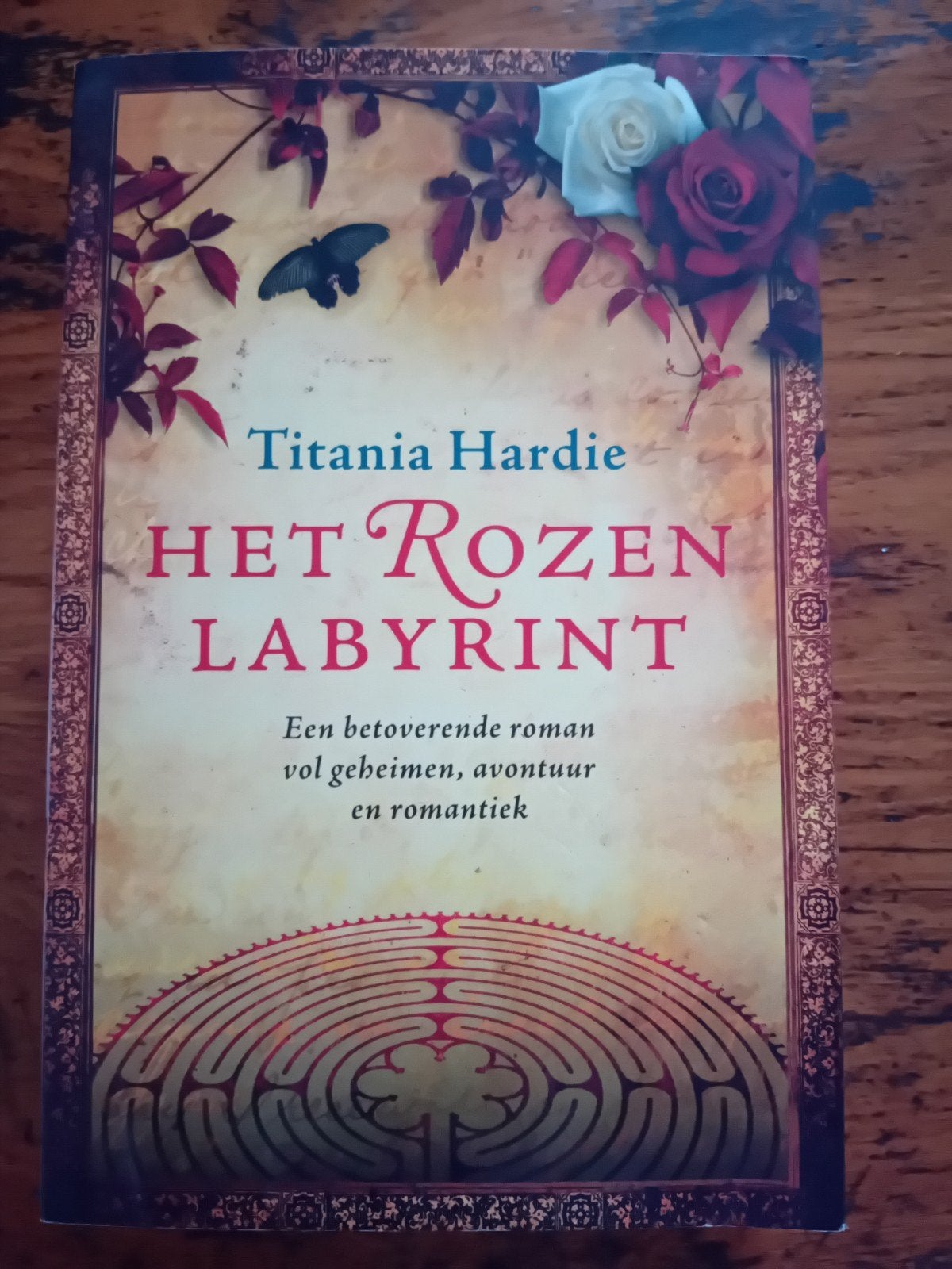 T. Hardie - Rozenlabyrint, Boeken, Ophalen of Verzenden, Zo goed als nieuw, T. Hardie