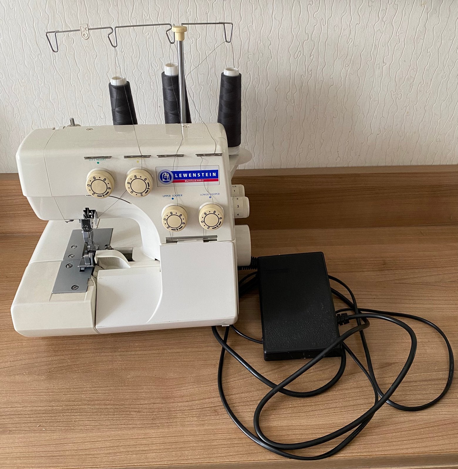 Lewenstein lockmachine, Hobby en Vrije tijd, Naaimachines en Toebehoren, Ophalen, Gebruikt, Lockmachine, Lewenstein
