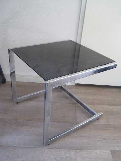 bijzettafeltje.Zwart glas en metaal. 41 cm hoog.45/43 breed., Ophalen, Minder dan 45 cm, Minder dan 55 cm, Metaal of Aluminium