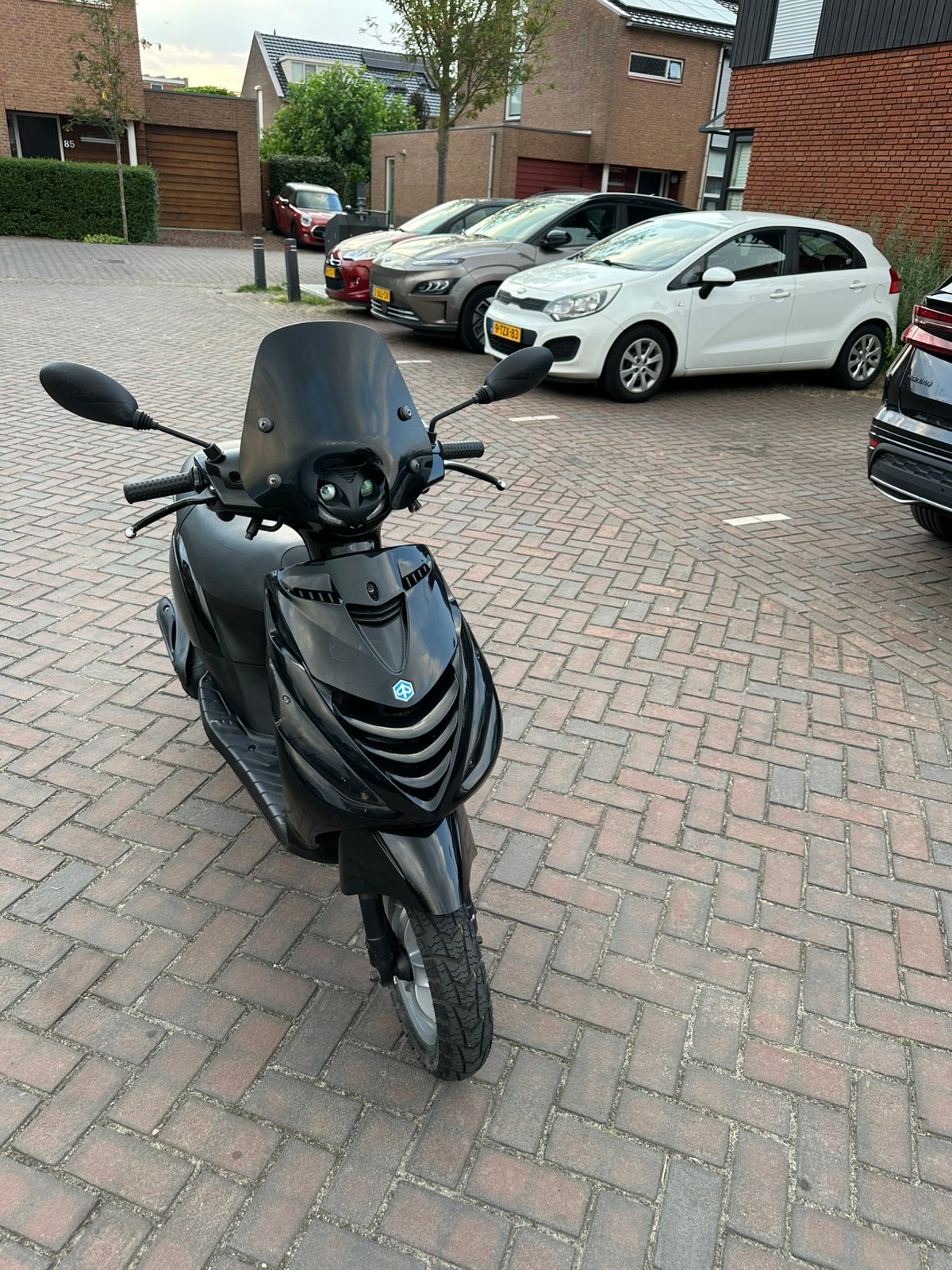 Piaggio Zip 50cc 4T geel kenteken, Fietsen en Brommers, Scooters | Piaggio, Ophalen, Zo goed als nieuw, Benzine, Zip