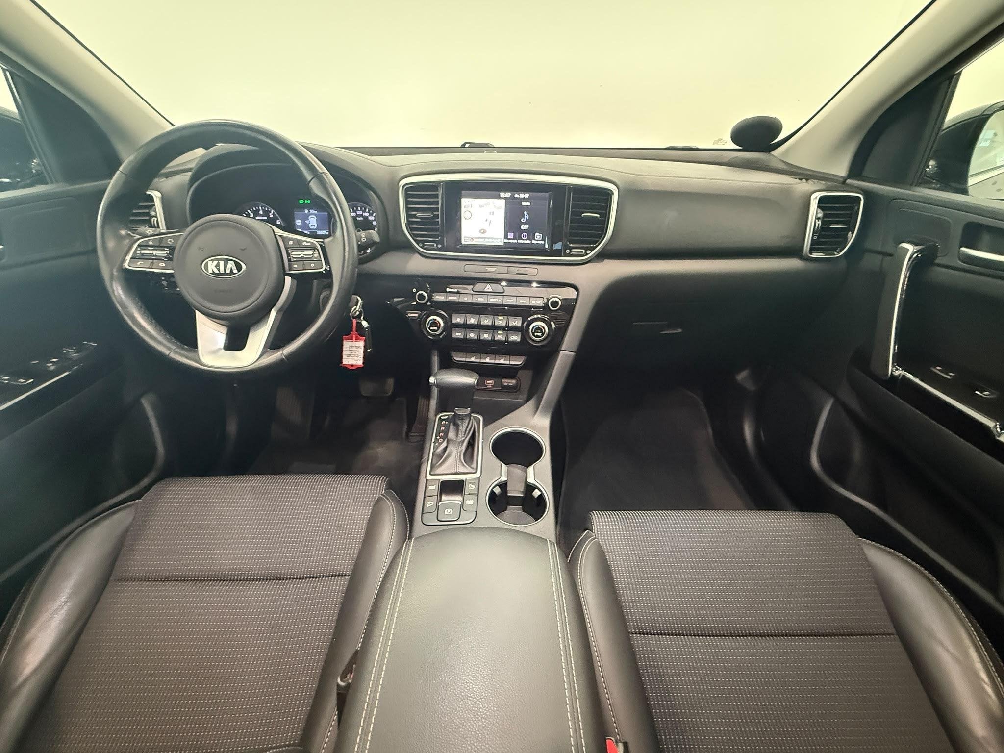 Kia Sportage 1.6 T-GDI DynamicLine | Trekhaak | Panoramadak, Auto's, Kia, Gebruikt, 4 cilinders, Met garantie (alle), Automatische klimaatregeling