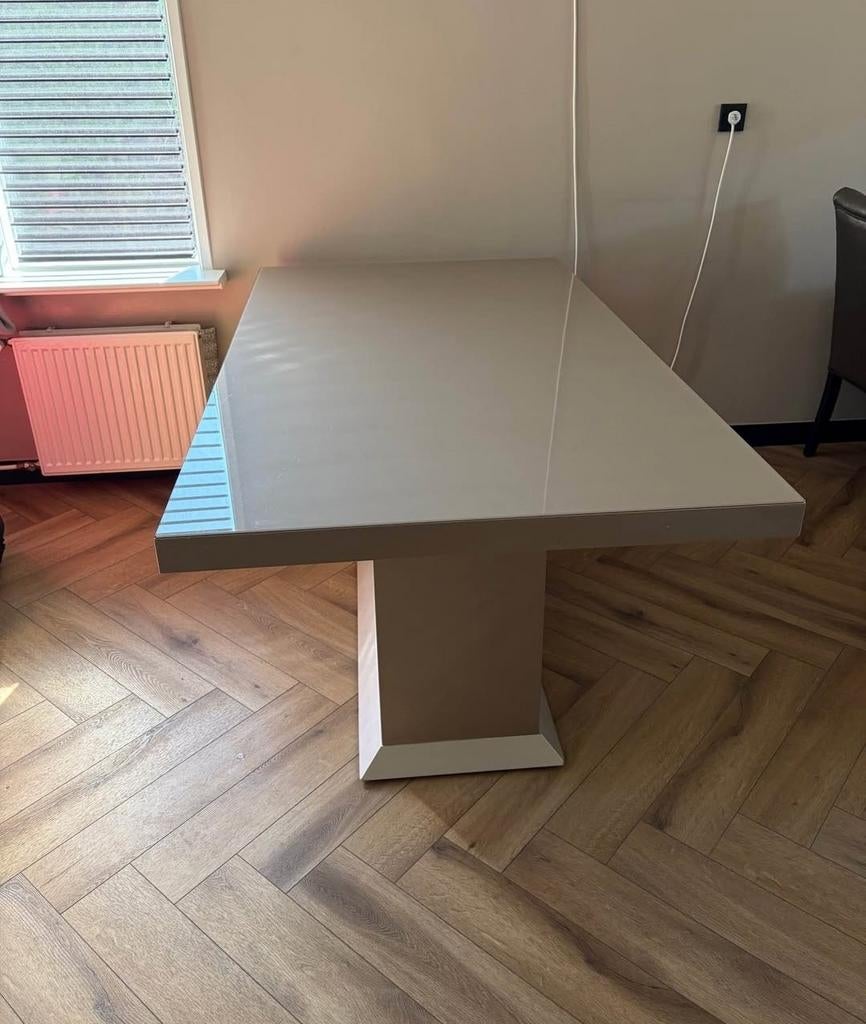 Moderne eettafel hoogglans beige, Overige materialen, Zo goed als nieuw, 150 tot 200 cm, Modern