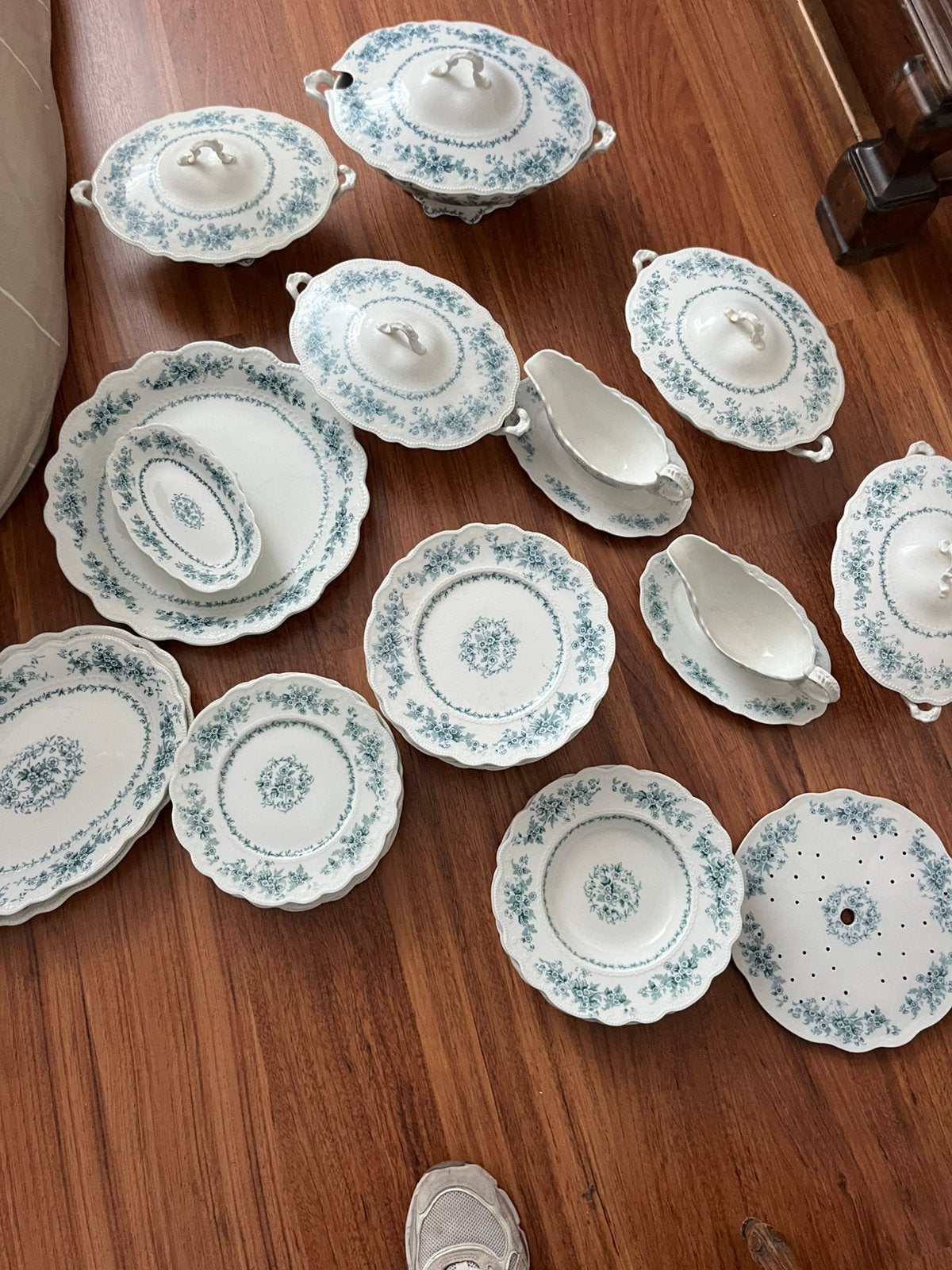 Groot antiek Engels servies – groen/wit – veel onderdelen, Antiek en Kunst, Antiek | Servies compleet, Ophalen