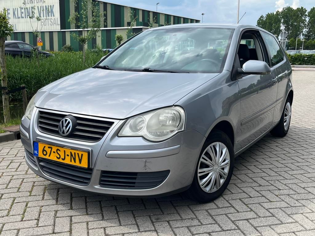 Volkswagen Polo 1.4 55KW 2006 Grijs / AIRCO / NAVI / APK 27, Voorwielaandrijving, 15 km/l, Origineel Nederlands, Bedrijf