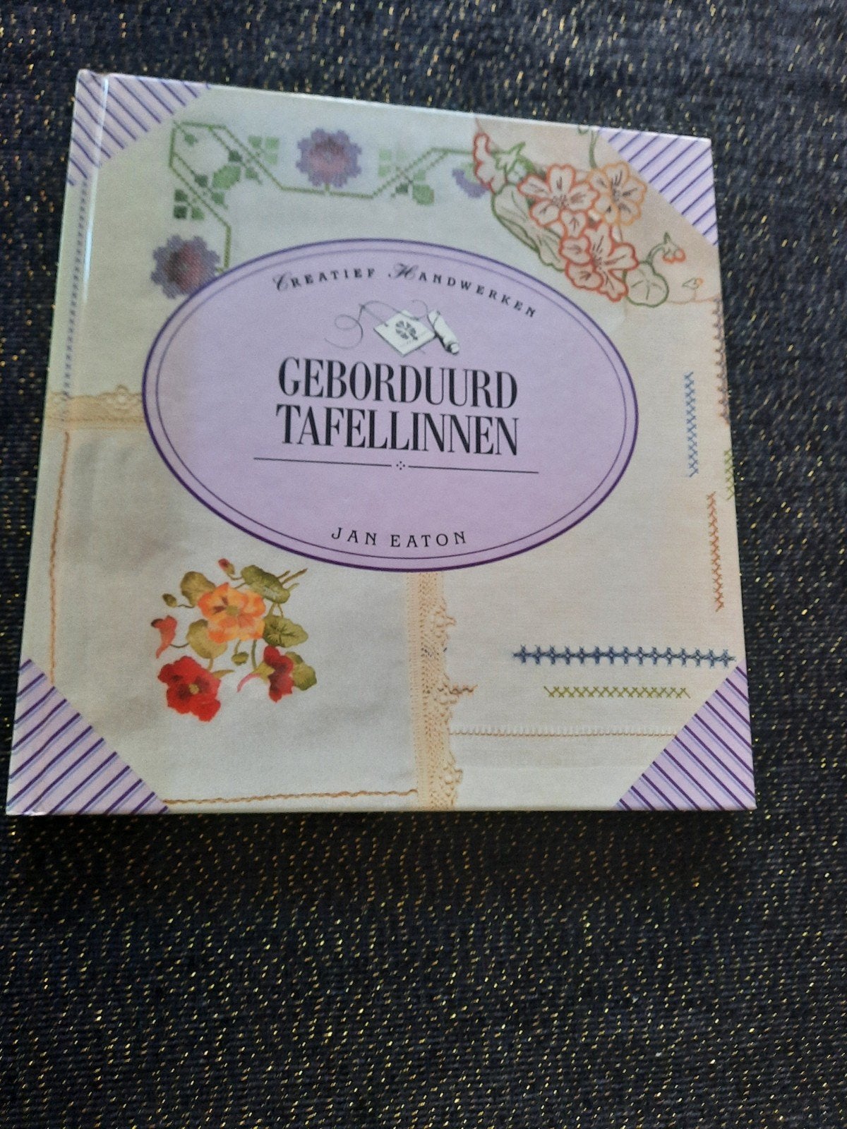 Geborduurd Tafellinnen - Creatief Handwerken (Hardcover), Boeken, Ophalen of Verzenden