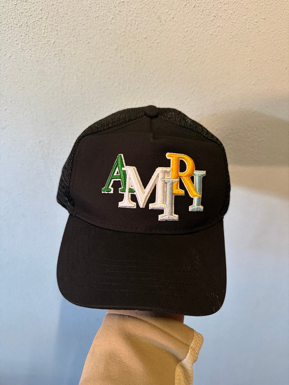 AMIRI Trucker Cap Zwart met Geborduurd Logo, Verzenden, Nieuw, One size fits all, Pet