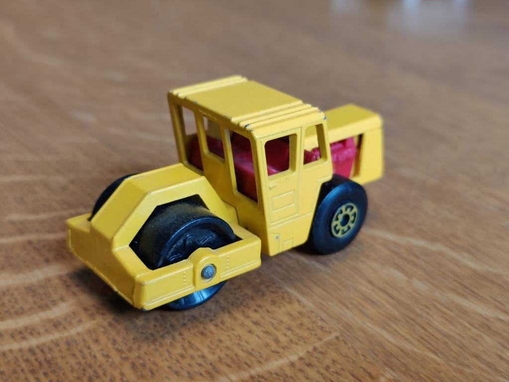 Matchbox Bomag Road Roller GEEL, Hobby en Vrije tijd, Modelauto's | Overige schalen, Ophalen of Verzenden, Zo goed als nieuw, Auto
