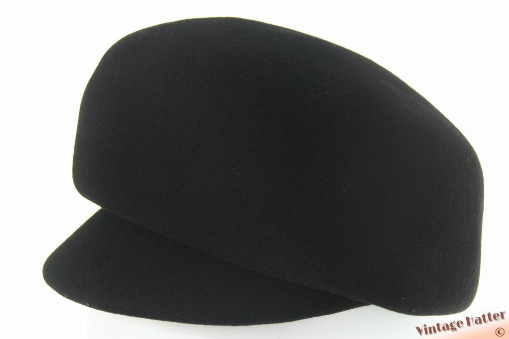 vintage Dameshoed in pet-stijl zwart vilt 56 in goede staat, Ophalen of Verzenden, Zo goed als nieuw, 56 of 57 cm (M, 7 of 7⅛ inch)