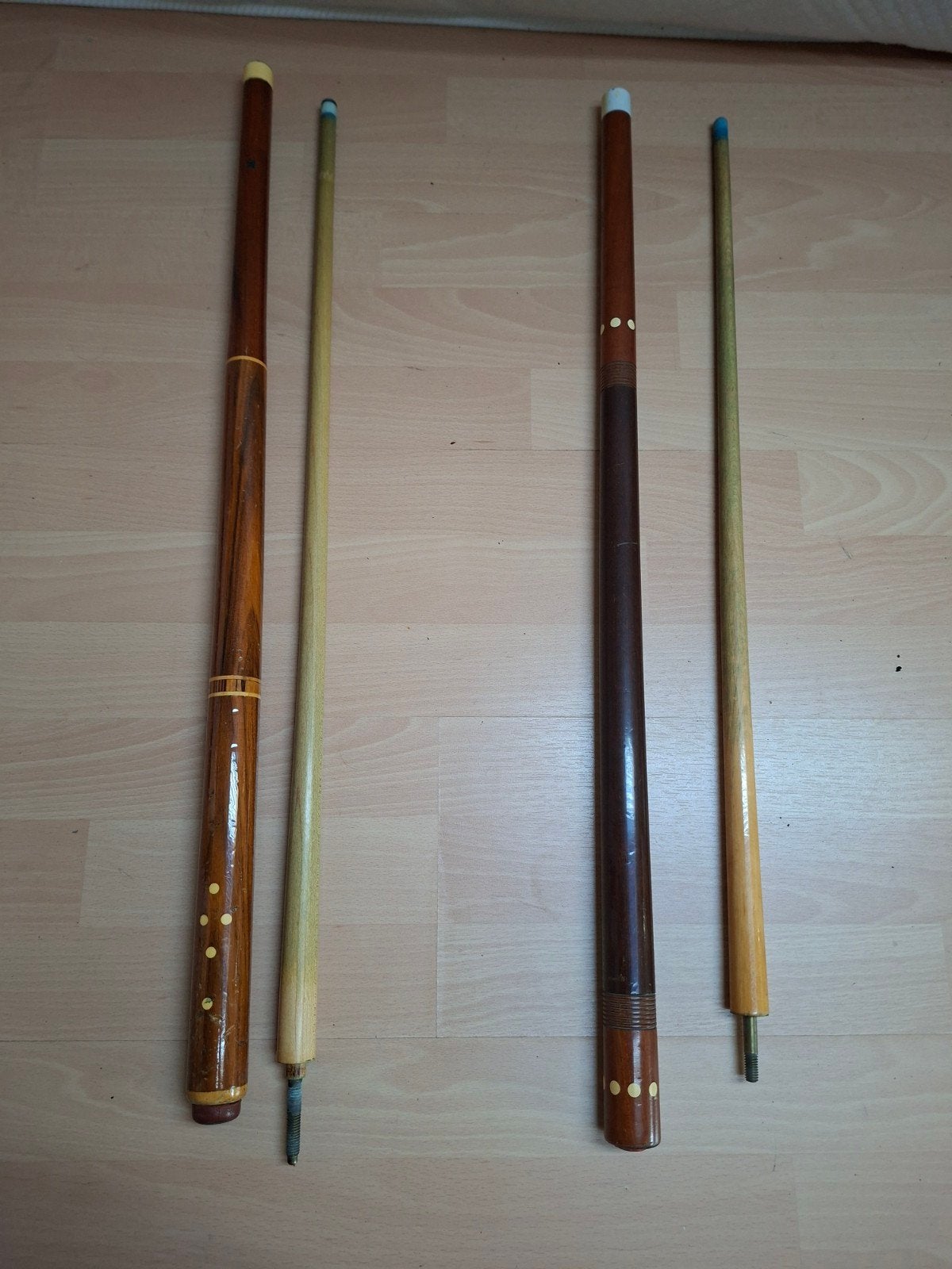 Twee vintage biljartkeu's  - messing verbinding  prijs p.s, Sport en Fitness, Biljarten en Poolen, Ophalen of Verzenden, Zo goed als nieuw