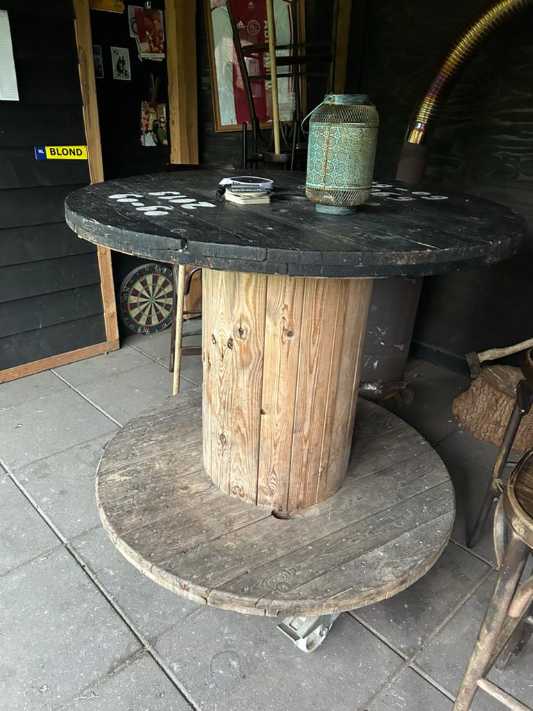Ronde tafel van kabel haspel gemaakt, Ophalen, Gebruikt