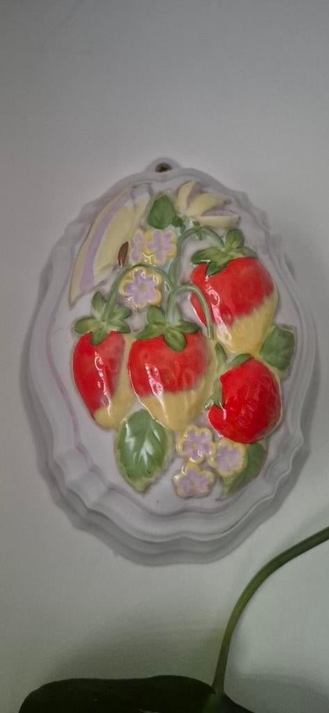 Antieke Porseleinen Puddingvorm met Aardbeien Decor, Ophalen of Verzenden