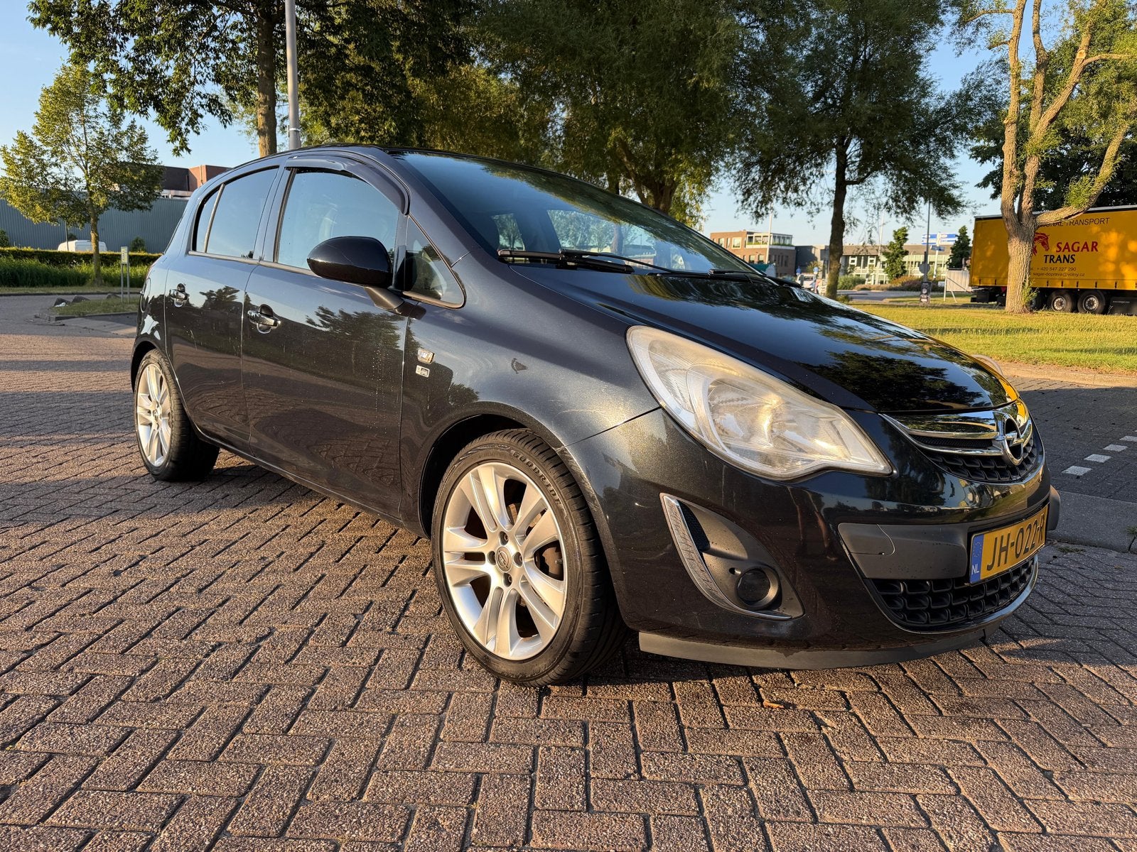 Opel Corsa 1.4 16v Anniversary Edition 5 deurs 2012 Zwart, Auto's, Voorwielaandrijving, 1063 kg, 1398 cc, 4 cilinders