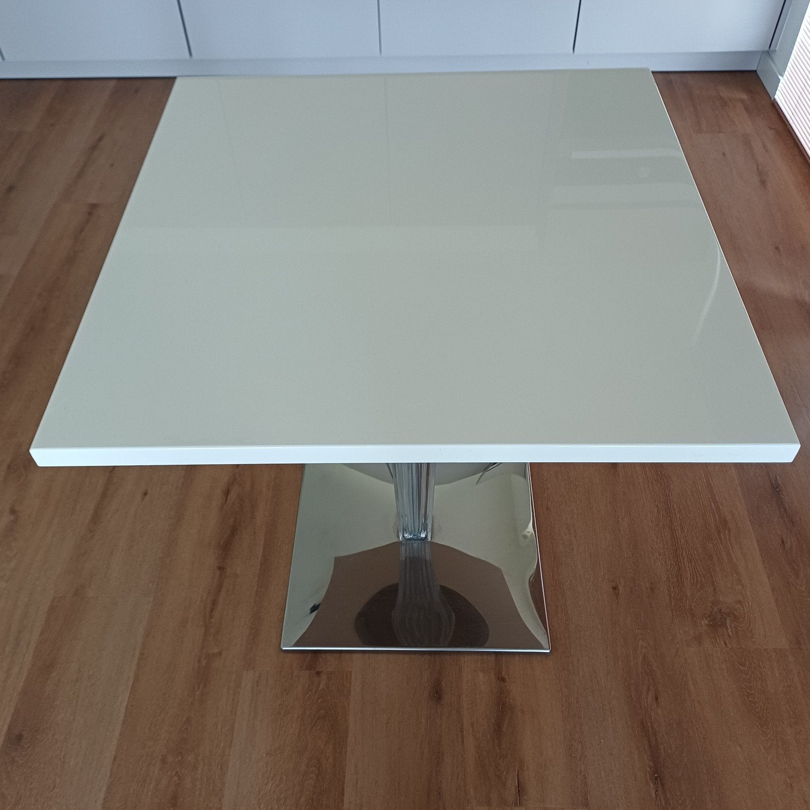 Vierkante tafel met prachtdesign poot - 70x70 cm, Ophalen