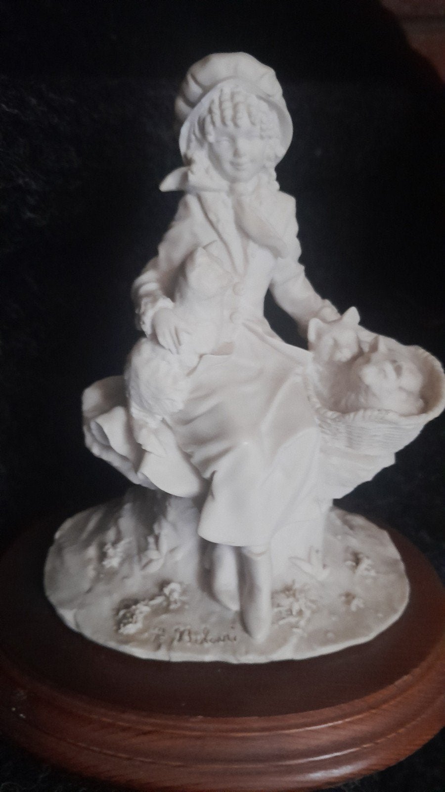 Vintage beeldje: meisje met katten, Antiek en Kunst, Minder dan 20 cm, Ophalen of Verzenden, Beeld, Op sokkel