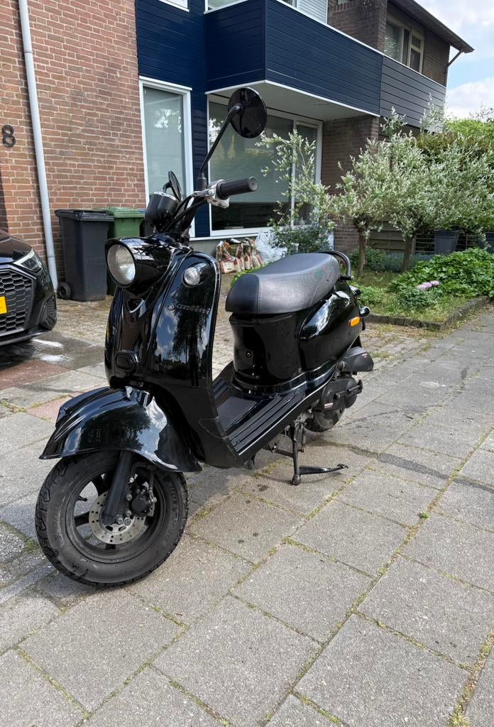 Mooie scooter 45 km/u | Elektrische start | Recent Gekeurd, Fietsen en Brommers, Zo goed als nieuw, Benzine, Ophalen, Overige merken