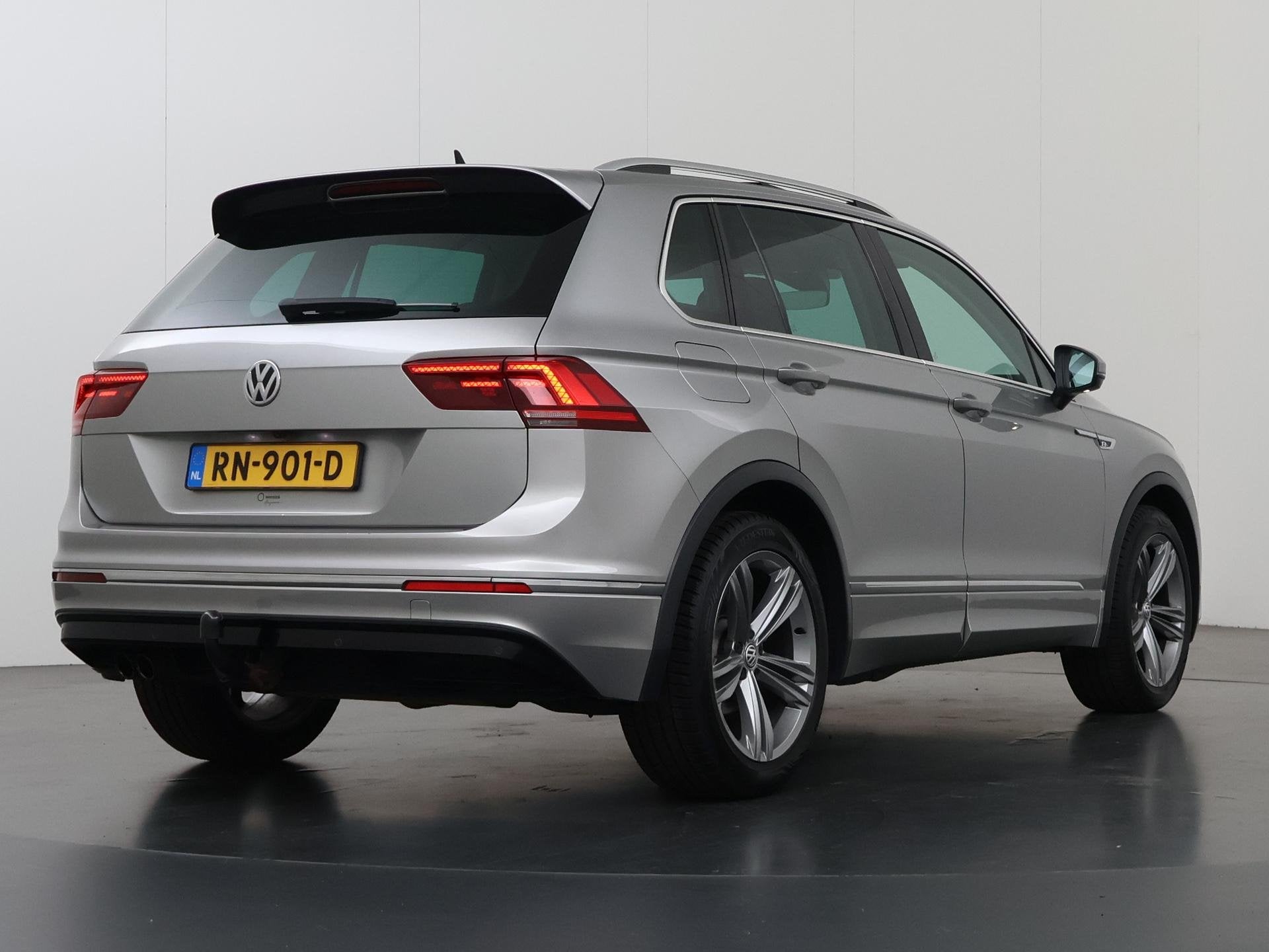Volkswagen Tiguan 1.4 TSI ACT Highline R-Line | Trekhaak | P, Auto's, Volkswagen, Stof, 4 cilinders, 150 pk, Origineel Nederlands