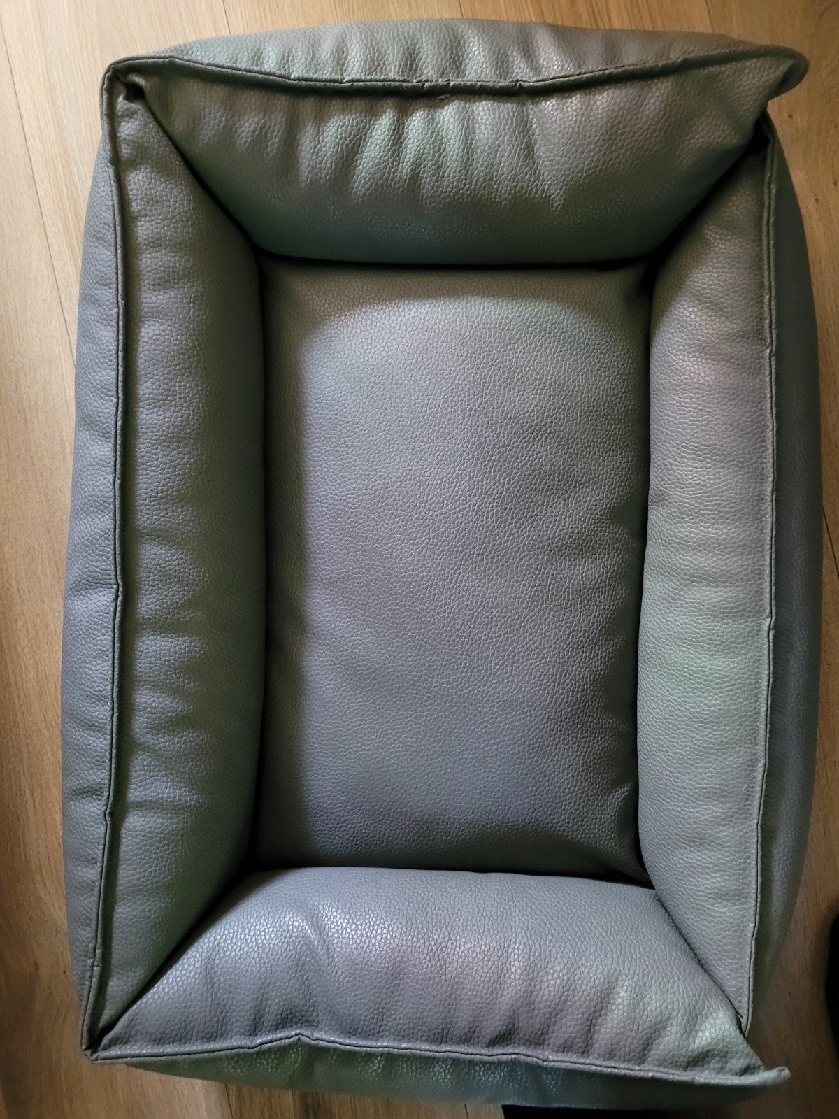 Nieuwe lederlook verkoelde hondenmand van flamico .40 euro, Ophalen of Verzenden, Nieuw