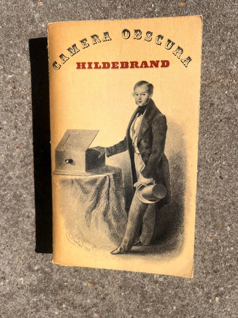 Camera Obscura – Hildebrand (oude Prisma uitgave), Ophalen of Verzenden, Zo goed als nieuw