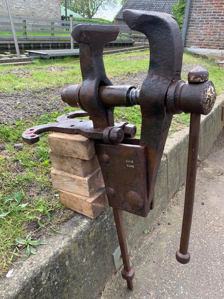 Antieke hoefsmid bankschroef, Antiek en Kunst, Antiek | Gereedschap en Instrumenten, Ophalen
