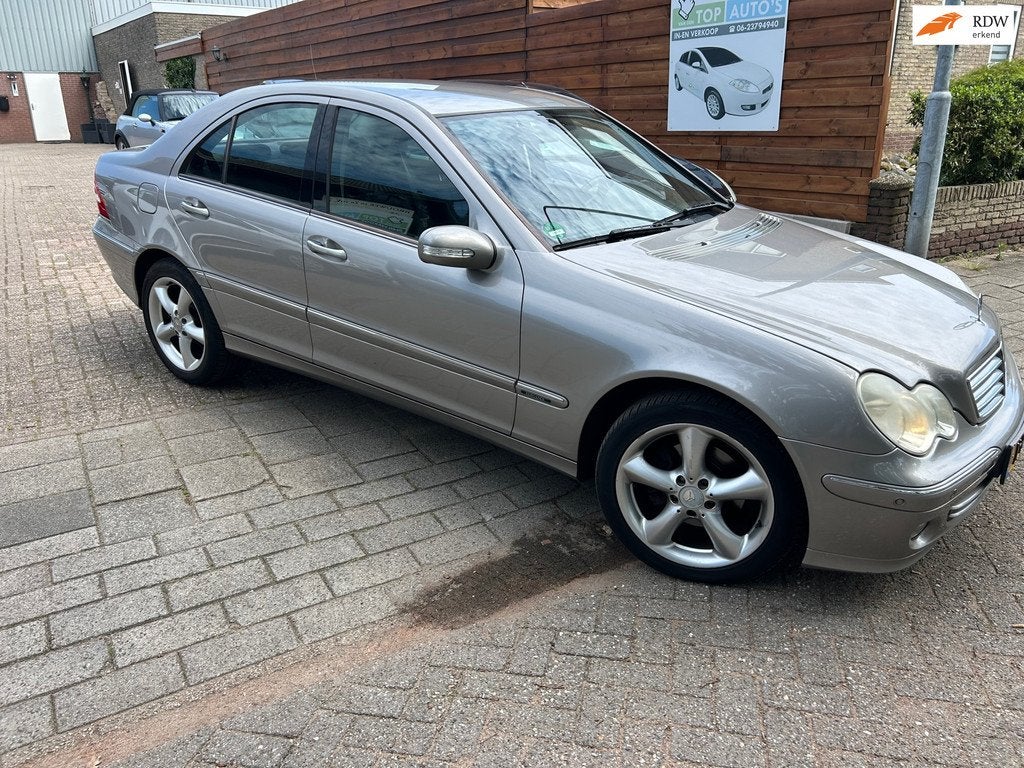 Mercedes-Benz C-klasse 180 K. Elegance zeer mooie nette auto, Automaat, Automatische klimaatregeling, Achterwielaandrijving, Gebruikt