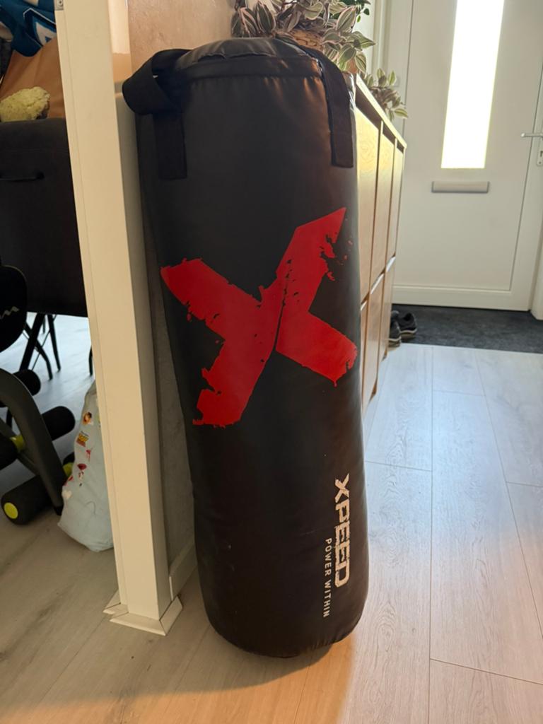 Boksbal + Handschoenen, Sport en Fitness, Boksen, Ophalen, Zo goed als nieuw, Boksbal