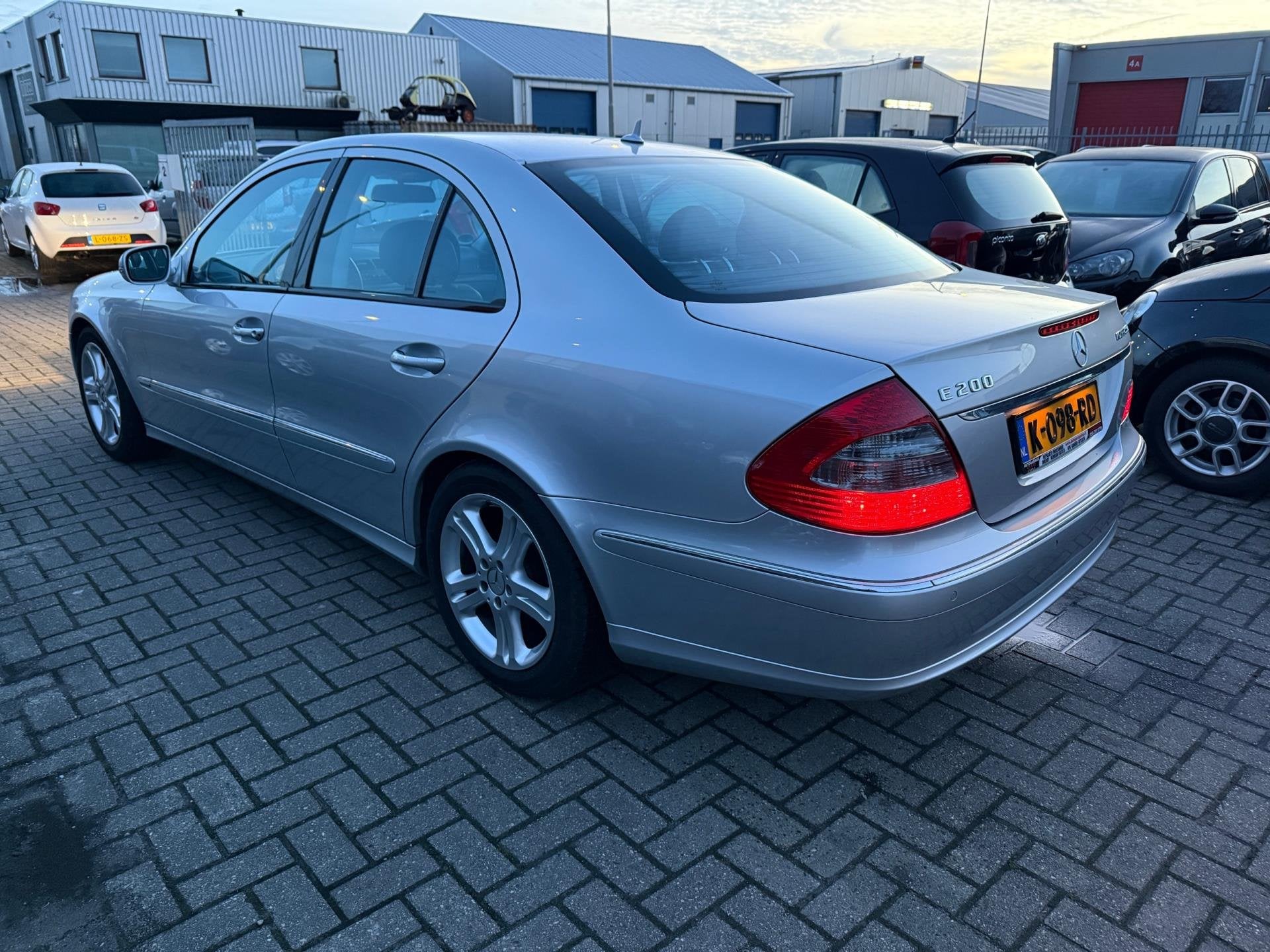 Mercedes-Benz E-klasse 200 K. Avantgarde|LPG-G3|Automaat|Apk, Auto's, Mercedes-Benz, Automaat, Achterwielaandrijving, Gebruikt