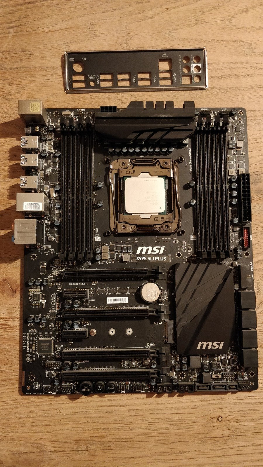 MSI X99S SLI Plus Moederbord + Intel i7-5820K - defect??, Computers en Software, DDR4, Ophalen of Verzenden, ATX, Niet werkend