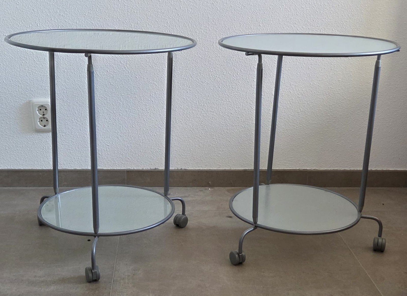 2 glazen bijzettafels / bijzettafeltje, Huis en Inrichting, Tafels | Bijzettafels, Minder dan 55 cm, Rond, Zo goed als nieuw, Ophalen