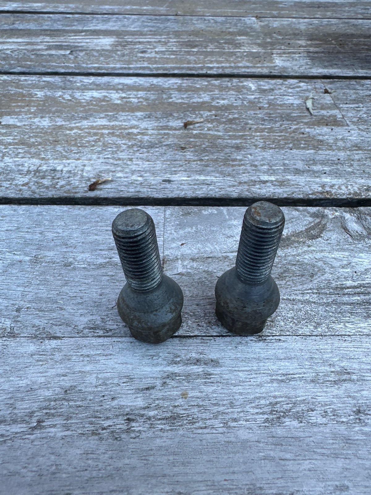 2 stuks gebruikte Wielbouten. M12 x 1,5 x 51 kegel, Ophalen of Verzenden, Gebruikt, Universele onderdelen