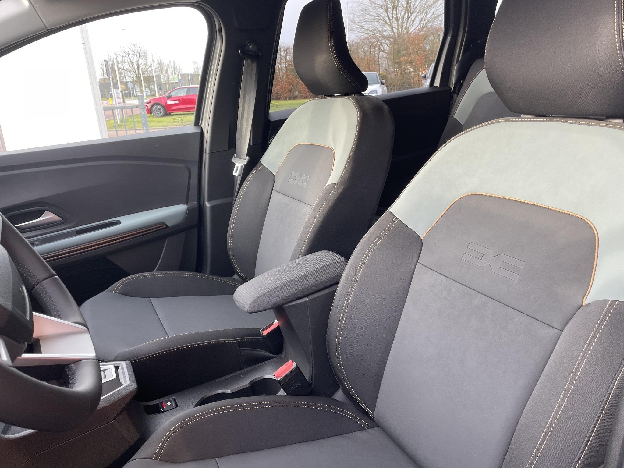 Dacia Jogger 1.8 hybrid 155 Limited Edition 7p AUTOMAAT DEMO, 7 stoelen, Origineel Nederlands, Bedrijf, Hybride Elektrisch/Benzine