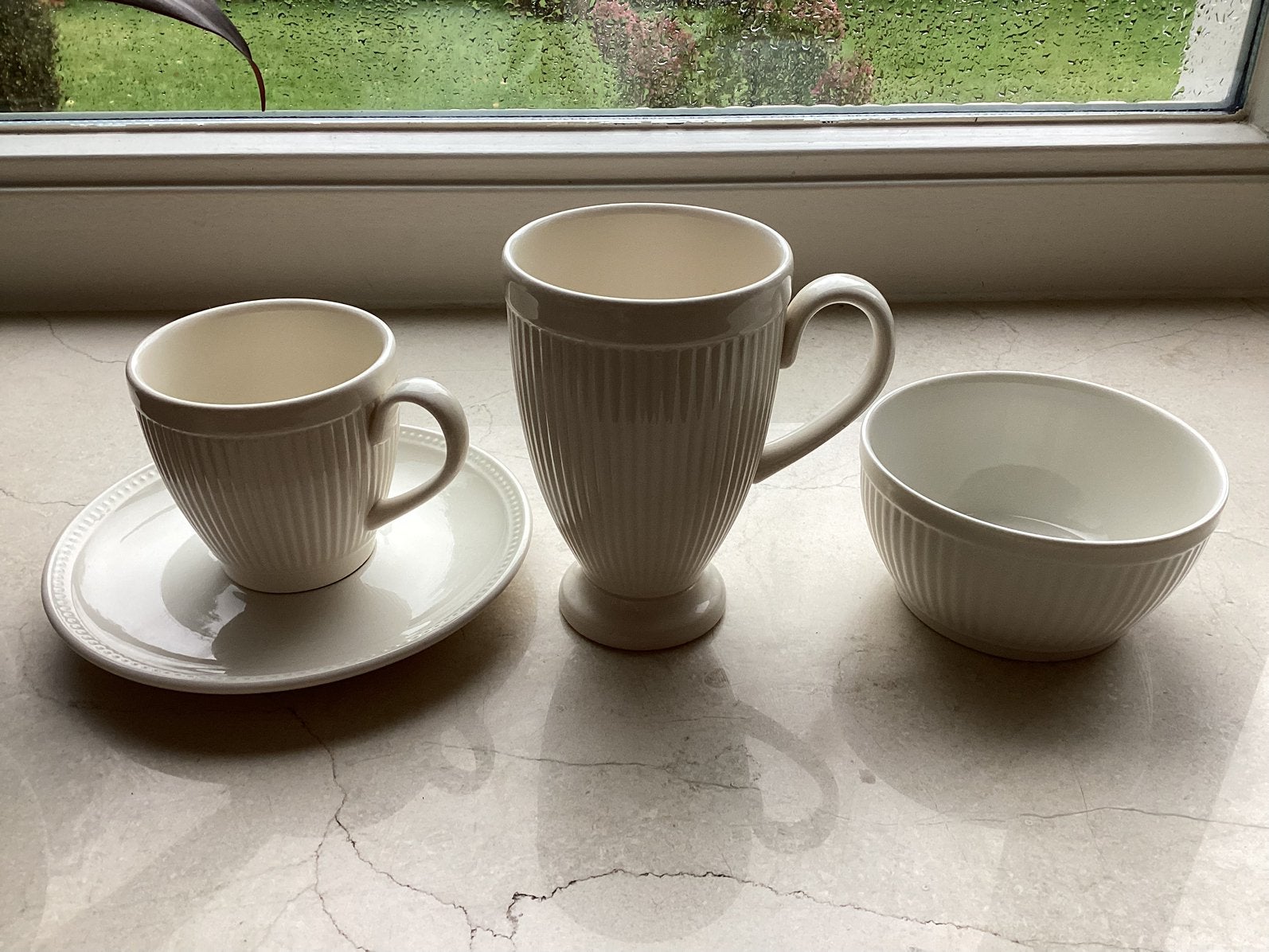 WEDGWOOD WINDSOR: kop/schotel. HOME&GARDEN: beker/kommetjes, Ophalen of Verzenden, Zo goed als nieuw, Porselein, Kop(pen) en/of Schotel(s)