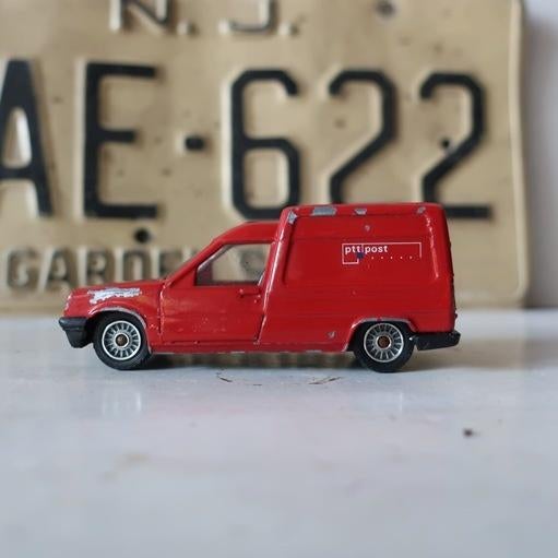 Renault Express R5 PTT Post 1:43 Solido rood Made in France, Hobby en Vrije tijd, Ophalen of Verzenden, Gebruikt, Auto, Solido
