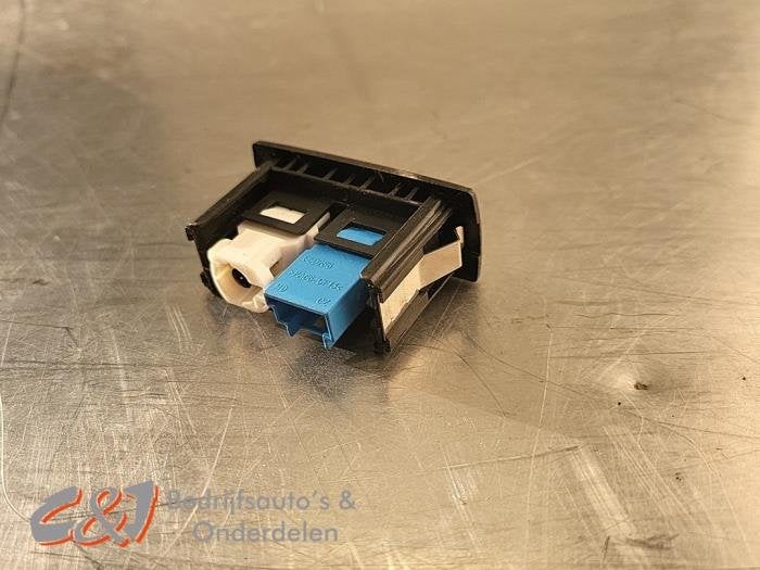 AUX/USB aansluiting van een Mercedes Vito, Gebruikt, -, Ophalen of Verzenden, -