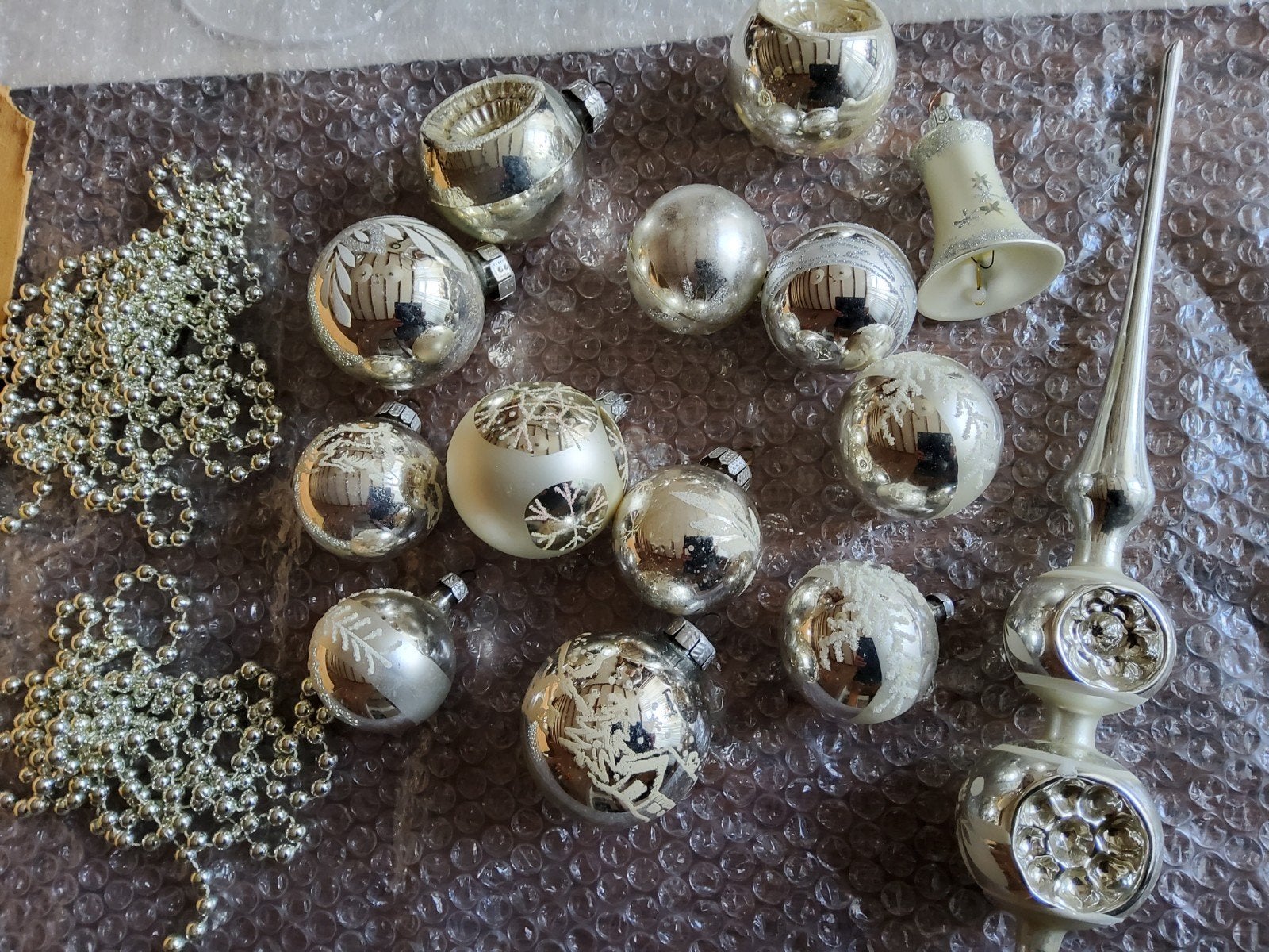 diverse kerstballen  en een piek  en ketting zie foto's, Diversen, Ophalen, Gebruikt