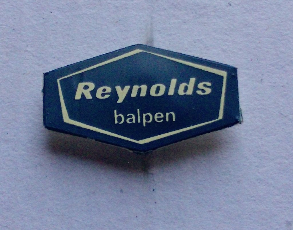 Speldje Reynolds balpen, Verzamelen, Ophalen of Verzenden, Zo goed als nieuw, Merk, Speldje of Pin