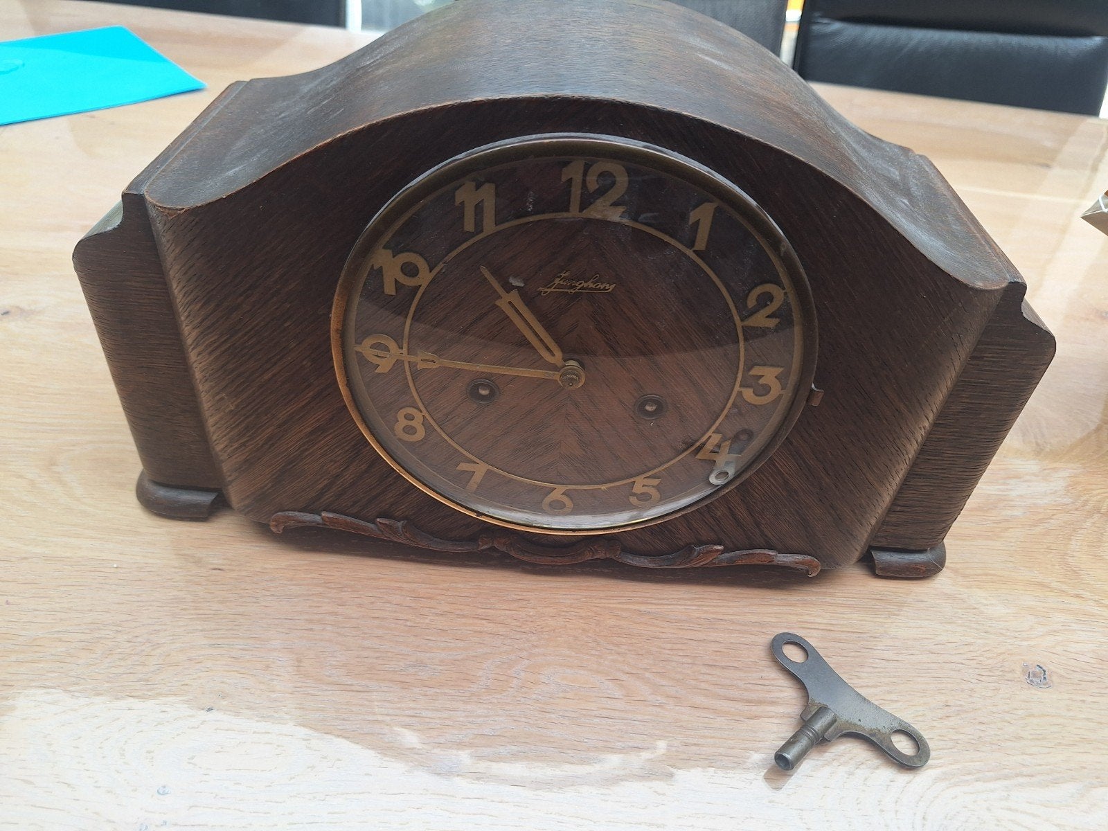 Antieke houten tafelklok met sleutel, Antiek en Kunst, Antiek | Klokken, Ophalen