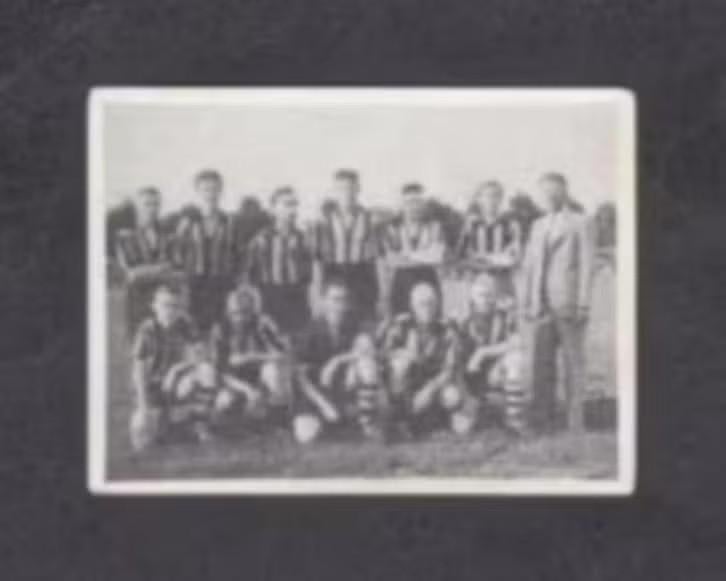 Voetbalplaatje WVC Winterswijk 1951-1952., Ophalen of Verzenden, Zo goed als nieuw